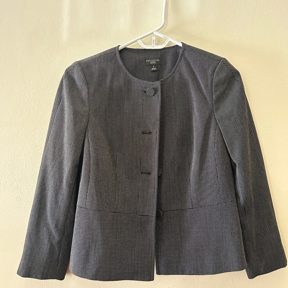 ANN TAYLOR. Petite. Black.